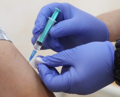 inca-un-cadru-medical-din-prahova-cu-reactie-alergica-la-vaccinul-anti-covid