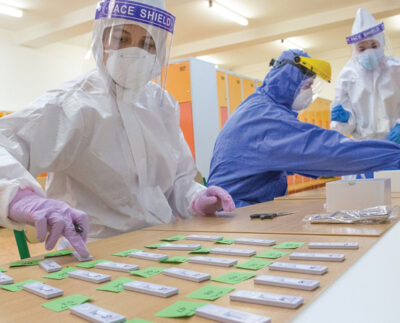 o-universitate-din-marea-britanie-a-dezvoltat-un-test-care-poate-depista-covid-19-in-cinci-minute