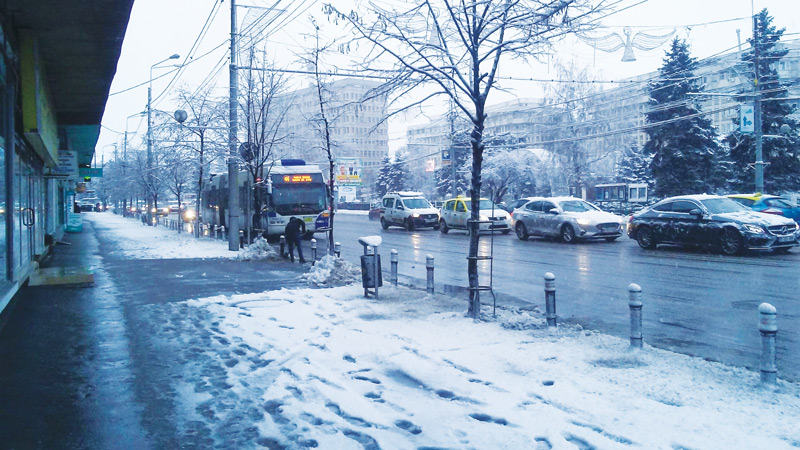 ieri,-ploiestenii-s-au-trezit-in-plin-peisaj-de-iarna!