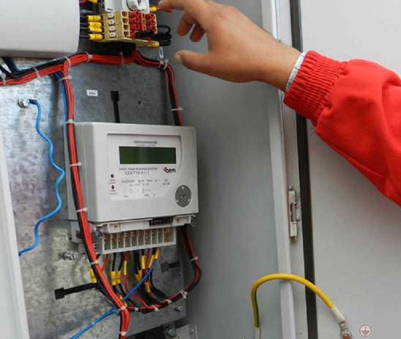 perchezitii-in-prahova-la-o-retea-specializata-in-furt-de-energie-electrica.-sunt-implicati-si-functionari-publici