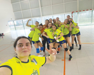 o-victorie-si-o-infrangere-pentru-junioarele-i-ploiestene,-la-debutul-in-campionatul-de-handbal