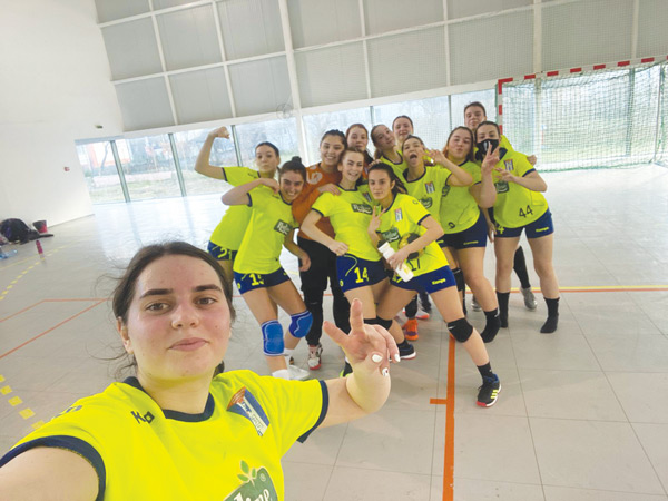 o-victorie-si-o-infrangere-pentru-junioarele-i-ploiestene,-la-debutul-in-campionatul-de-handbal