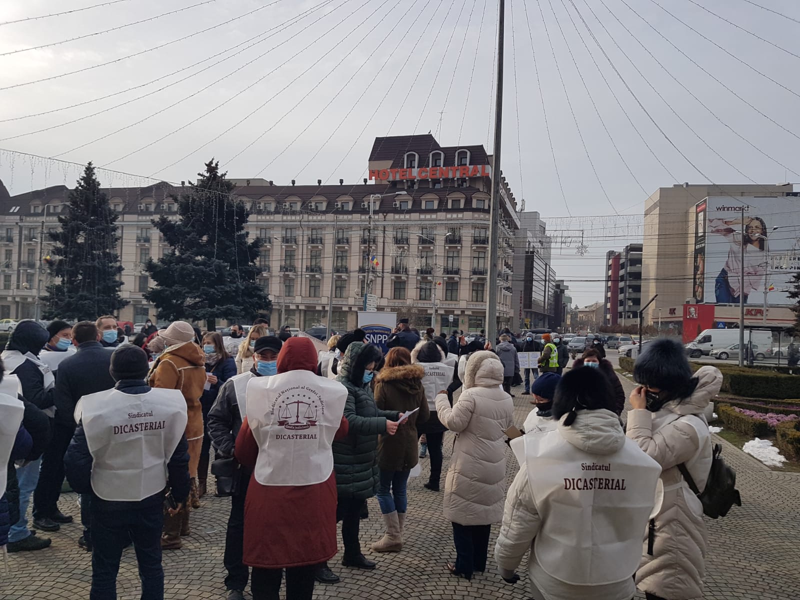 protest-al-bugetarilor-in-centrul-ploiestiului-impotriva-inghetarii-salariilor-foto-video