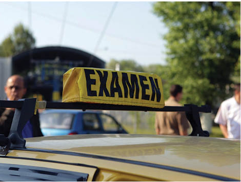 ieri,-in-prahova-au-fost-suspendate-examenele-pentru-obtinerea-permiselor-auto