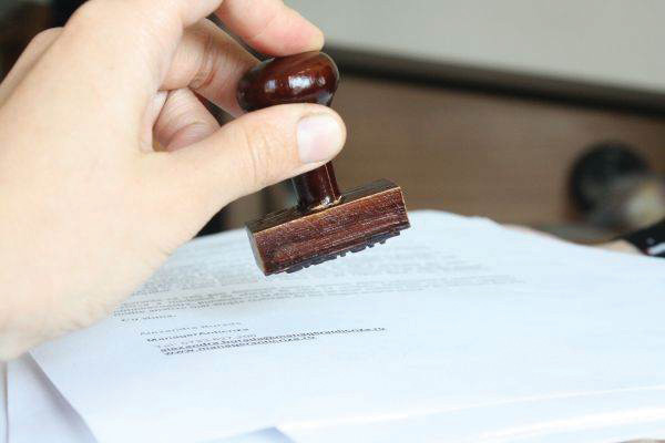 ministrul-dezvoltarii-a-decis-eliminarea-stampilei-din-semnaturile-oficiale