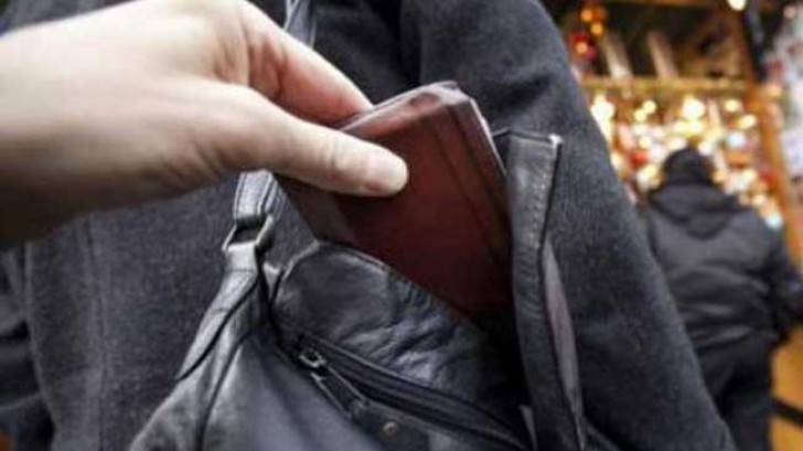 perchezitii-in-ploiesti-la-persoane-banuite-de-furturi-de-bani-si-carduri-din-buzunare-si-genti