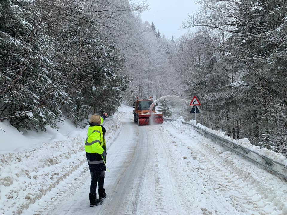 circulatia-pe-transbucegi-a-fost-inchisa-din-cauza-unei-avalanse