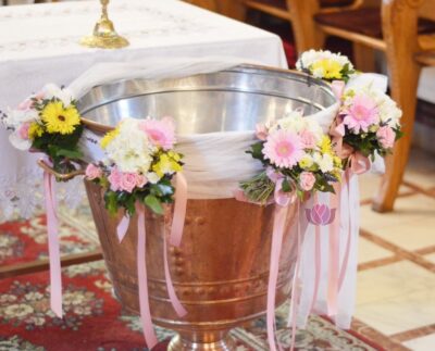bebelus-inecat-si-resuscitat-in-biserica,-dupa-ce-a-fost-scufundat-in-cristelnita,-in-timpul-botezului
