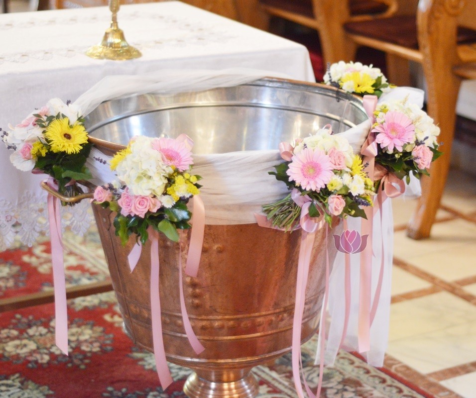 bebelus-inecat-si-resuscitat-in-biserica,-dupa-ce-a-fost-scufundat-in-cristelnita,-in-timpul-botezului