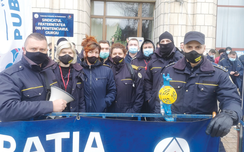 protest-al-sindicalistilor-de-la-penitenciarele targsor-si-ploiesti,-in-fata-ministerului-justitiei
