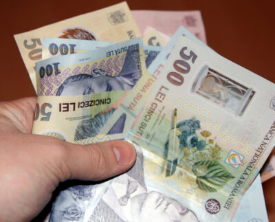 o-tanara-a-primit-salariu-20000-de-euro-din-greseala-si-nu-a-vrut-sa-i-dea-inapoi.-ce-a-hotarat-instanta